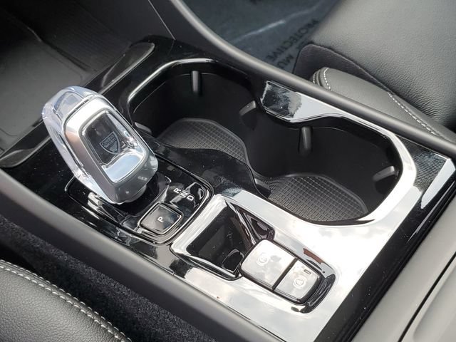 New 2026 Volvo XC40 B5 Plus w/ Protection Package Premier AWD/4WD image 19