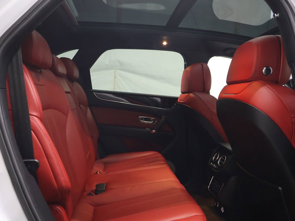 Used 2019 Bentley Bentayga image 14