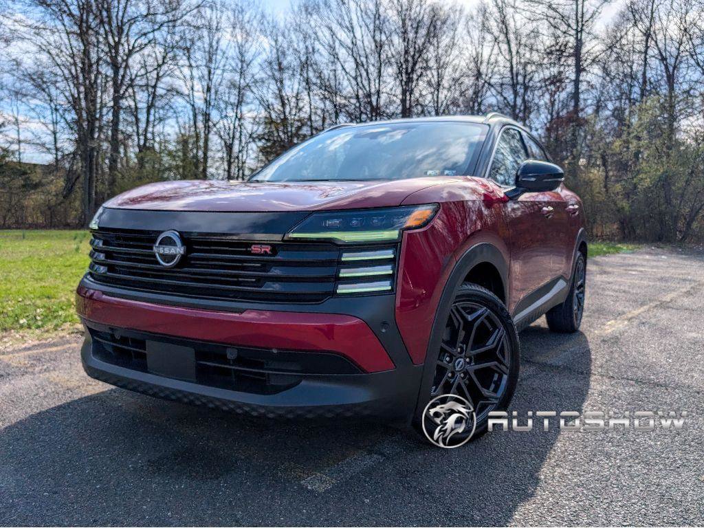 Used 2025 Nissan Kicks SR w/ SR Premium Package image 1