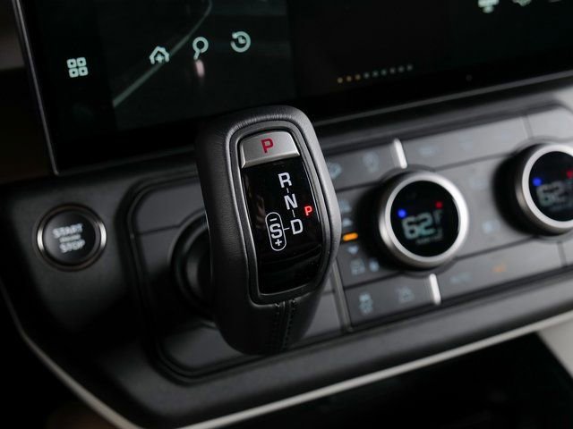 New 2026 Land Rover Defender 130 X-Dynamic SE AWD/4WD image 13