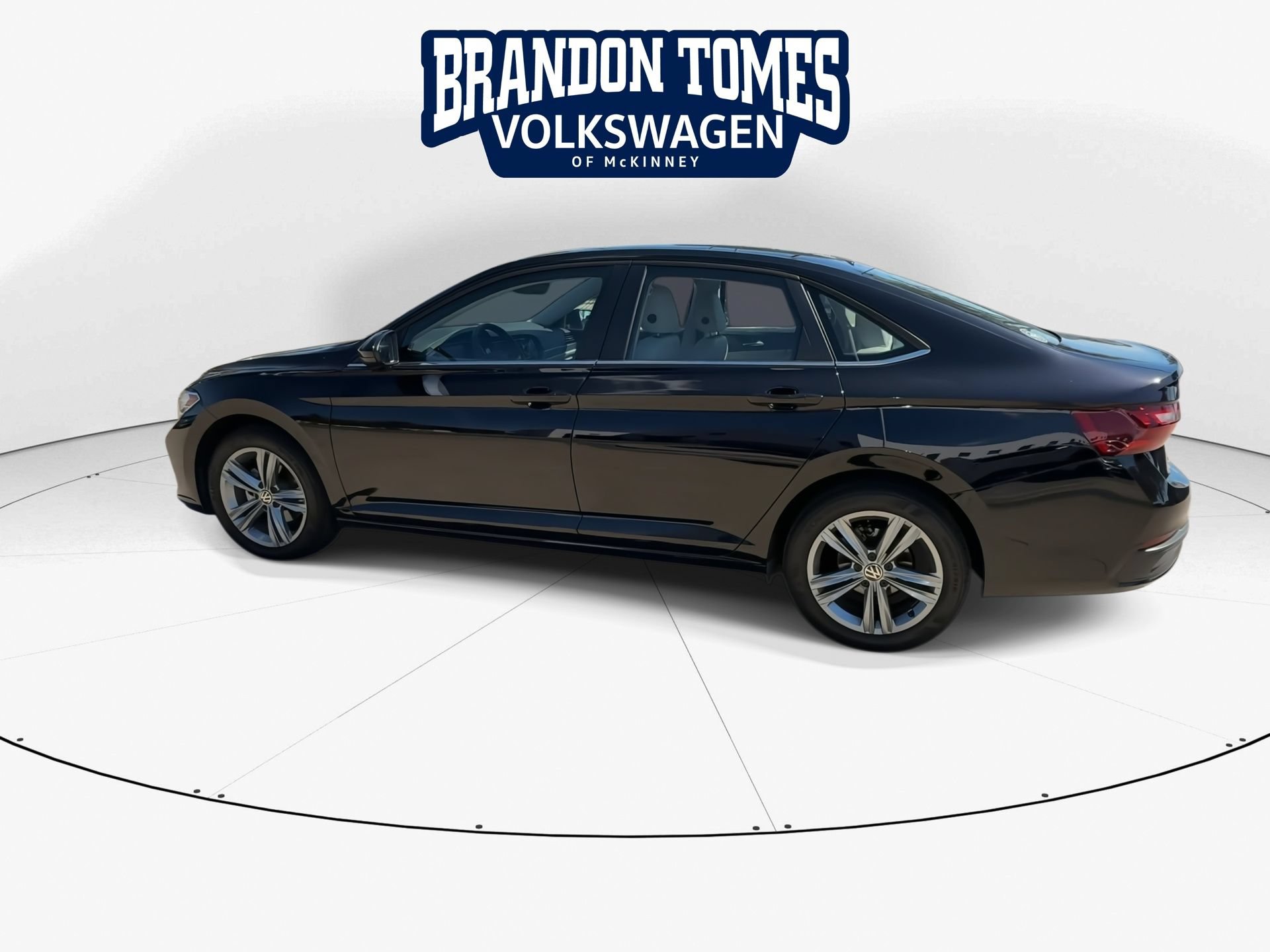 Used 2024 Volkswagen Jetta SE w/ Panoramic Sunroof Package FWD image 5