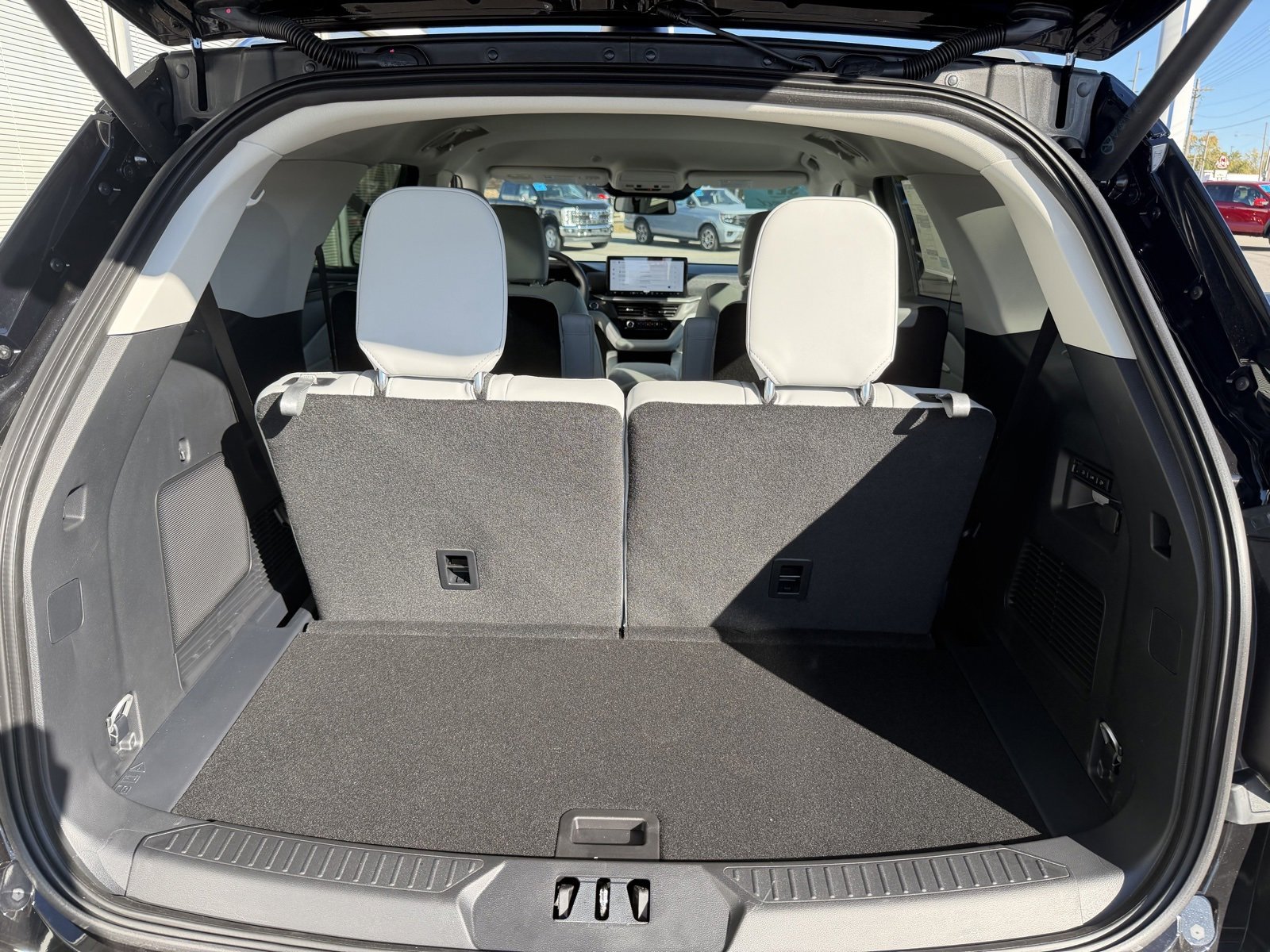 New 2026 Ford Explorer Platinum image 36