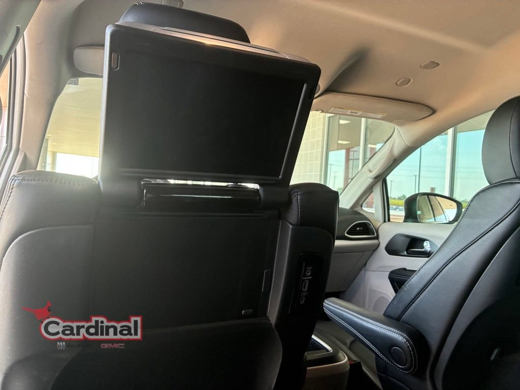 Used 2023 Chrysler Pacifica Touring-L w/ Uconnect Theater Family Group AWD/4WD image 14