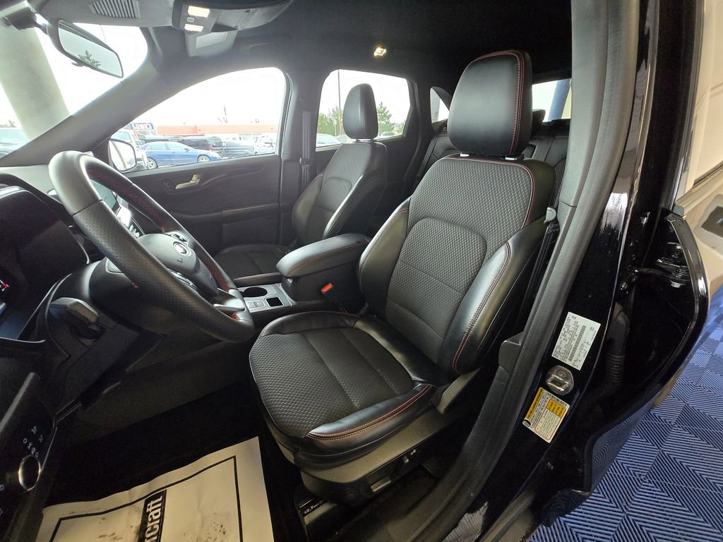 Used 2023 Ford Escape ST-Line w/ Tech Pack #1 image 9