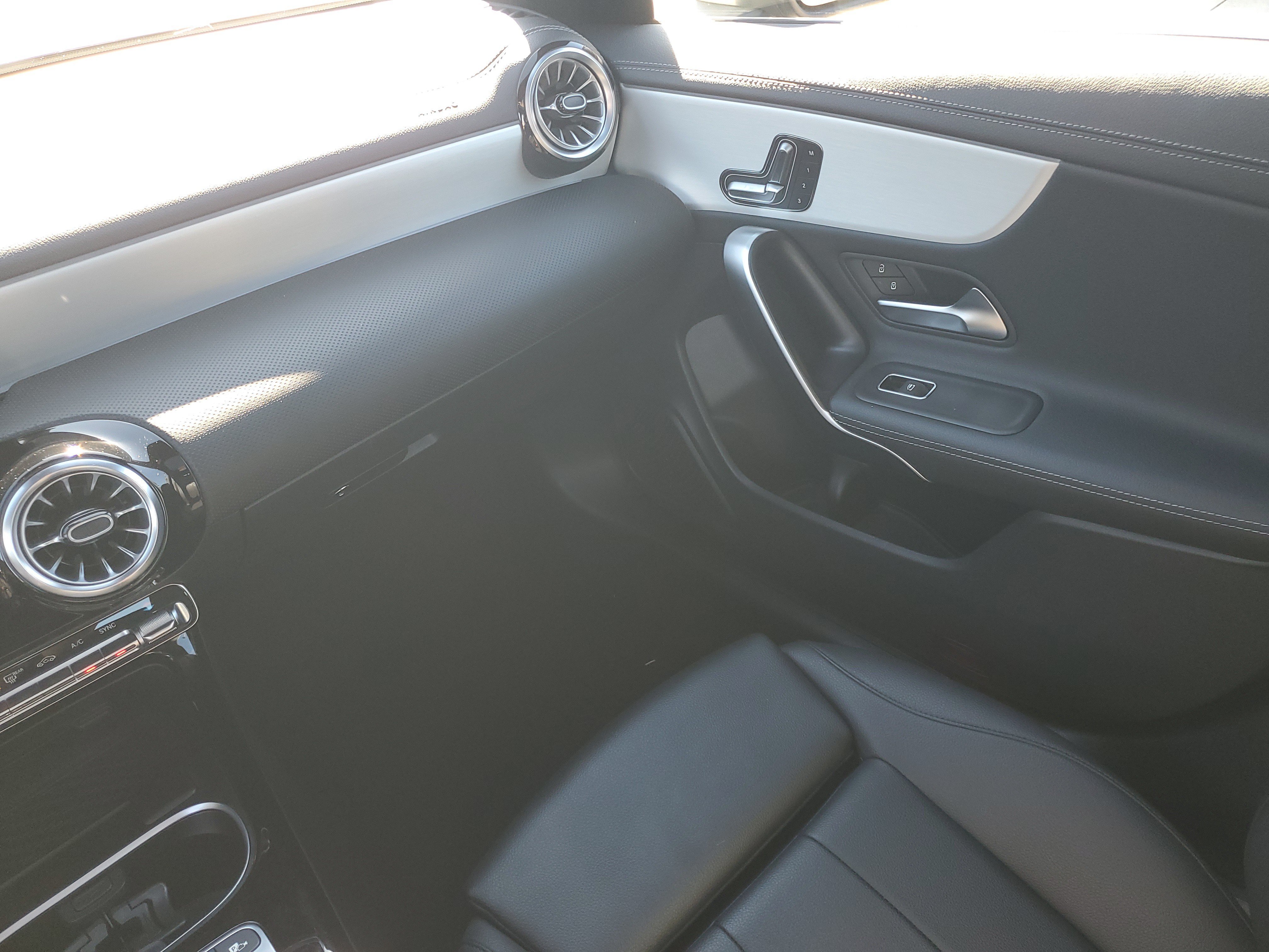 Used 2025 Mercedes-Benz CLA 250 image 32