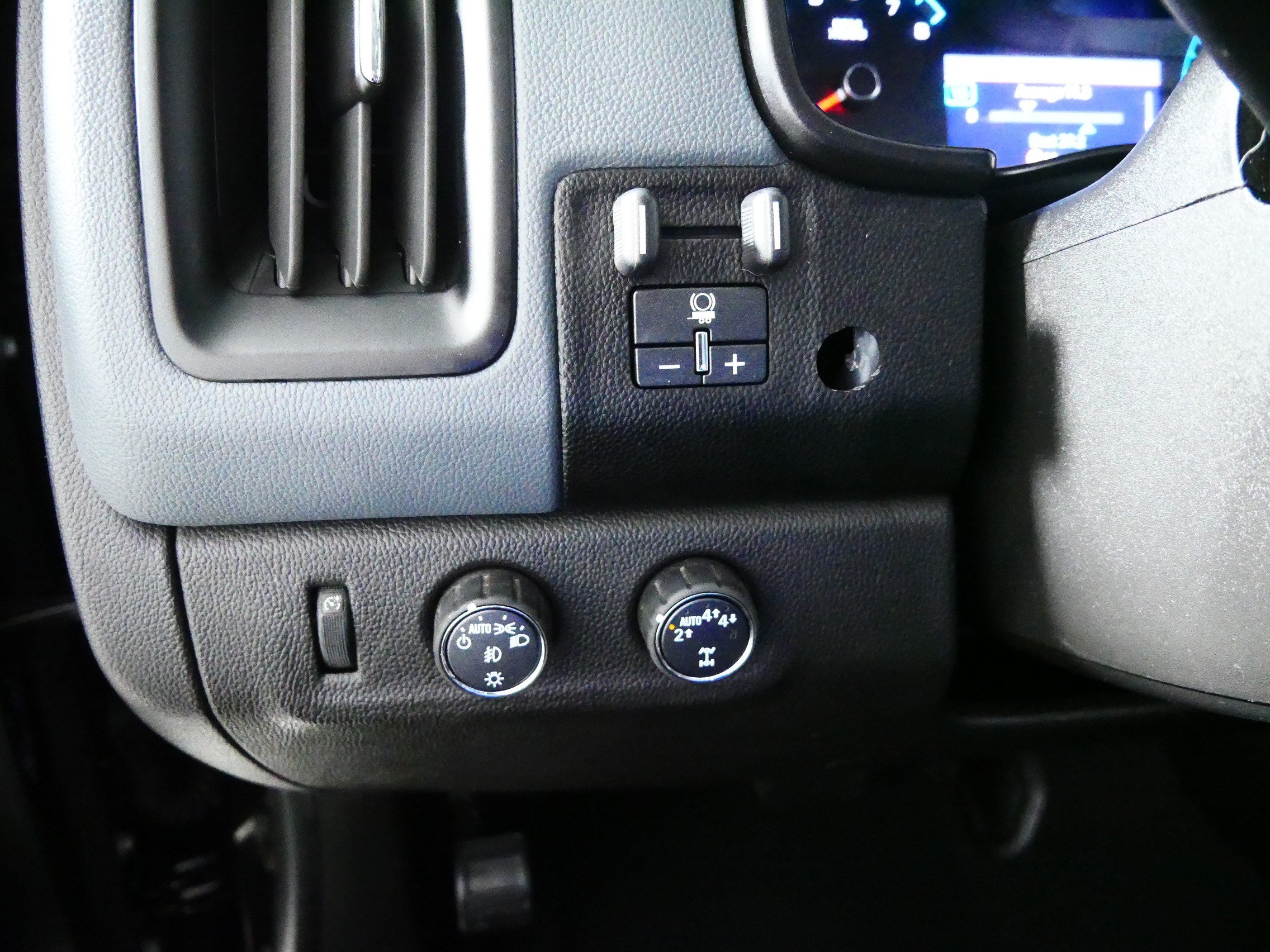 Used 2022 Chevrolet Colorado Z71 w/ Trail Boss Package AWD/4WD image 26