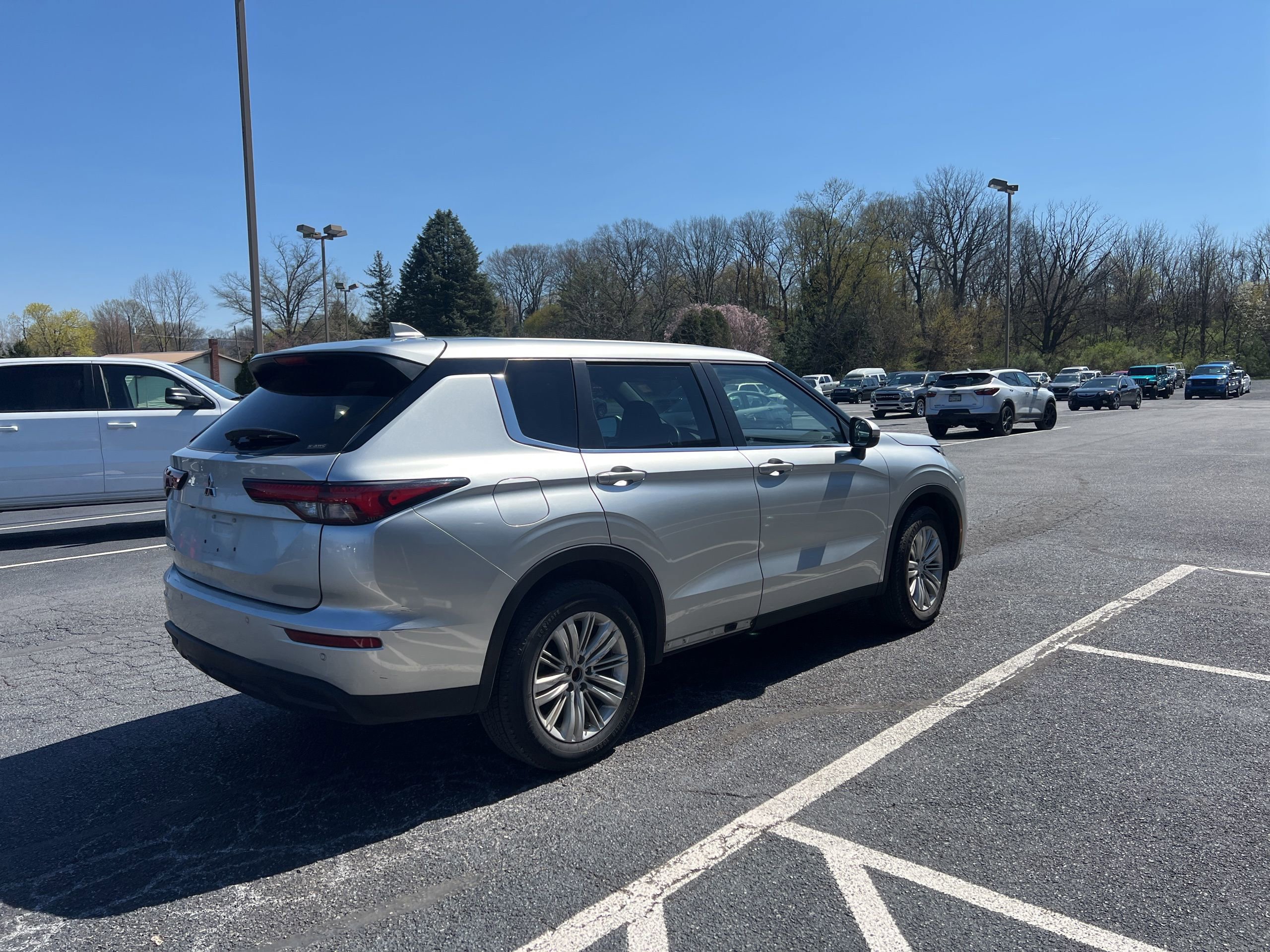 Used 2022 Mitsubishi Outlander ES AWD/4WD image 6