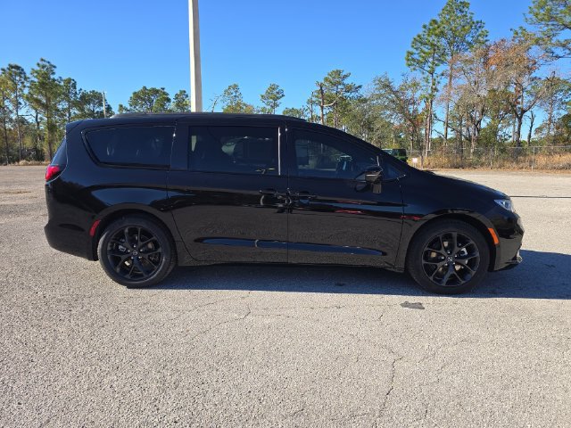 New 2026 Chrysler Pacifica Select w/ S Appearance Package FWD image 3