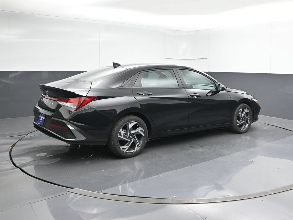 Certified 2025 Hyundai Elantra Sport FWD image 5