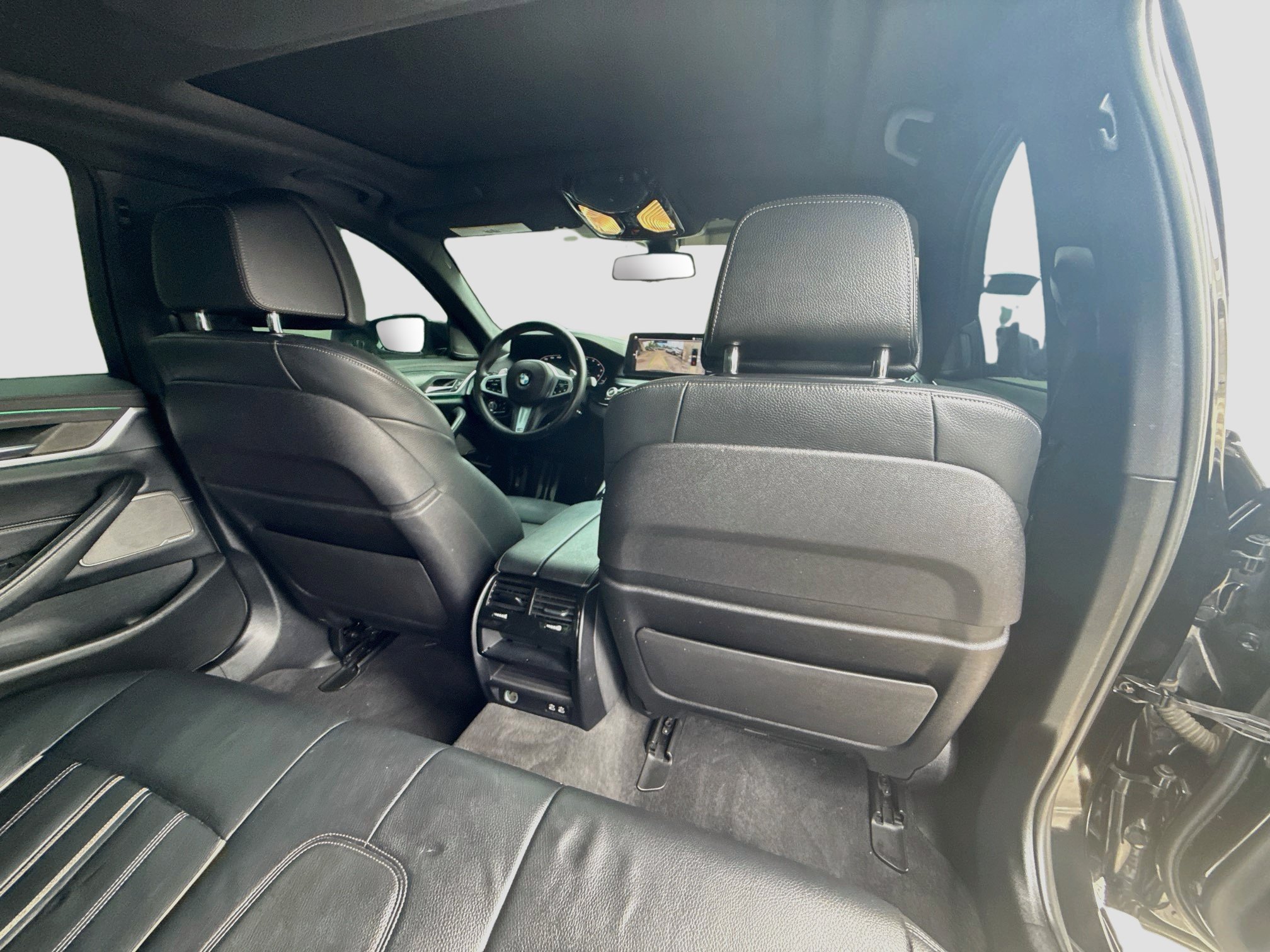 Used 2022 BMW M550i xDrive w/ Premium Package AWD/4WD image 30