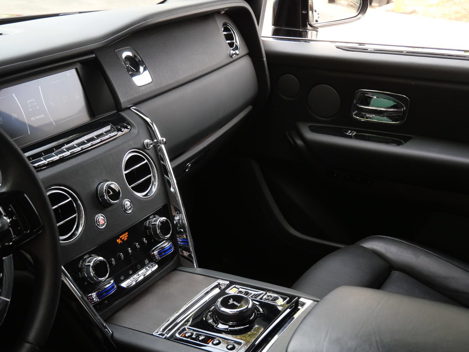 Certified 2021 Rolls-Royce Cullinan AWD/4WD image 25