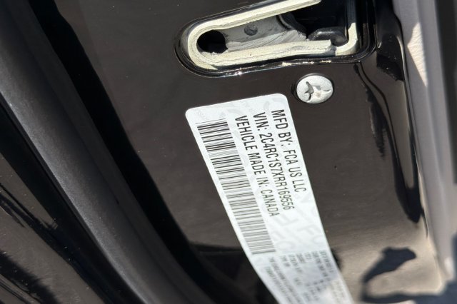 Used 2024 Chrysler Pacifica Limited FWD image 37