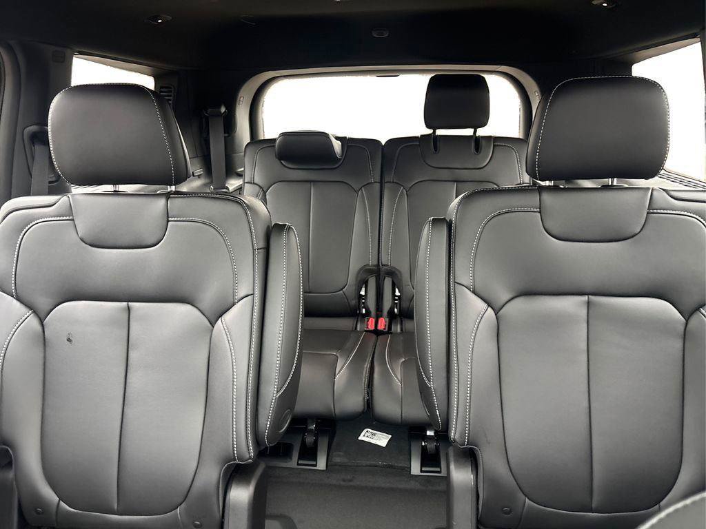 New 2026 Jeep Grand Cherokee L Limited w/ Limited Altitude Package AWD/4WD image 17