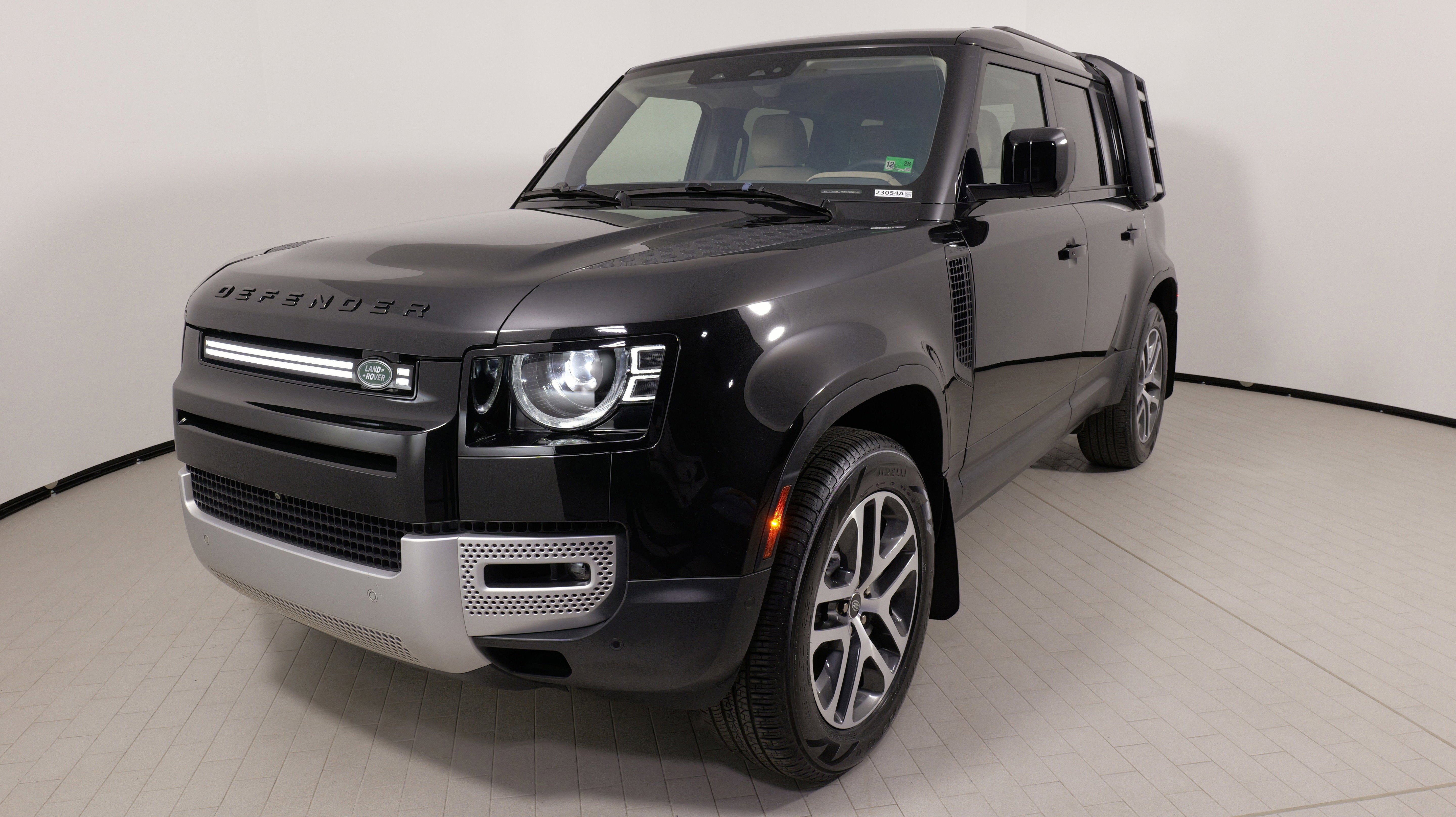 Used 2022 Land Rover Defender 110 SE image 5