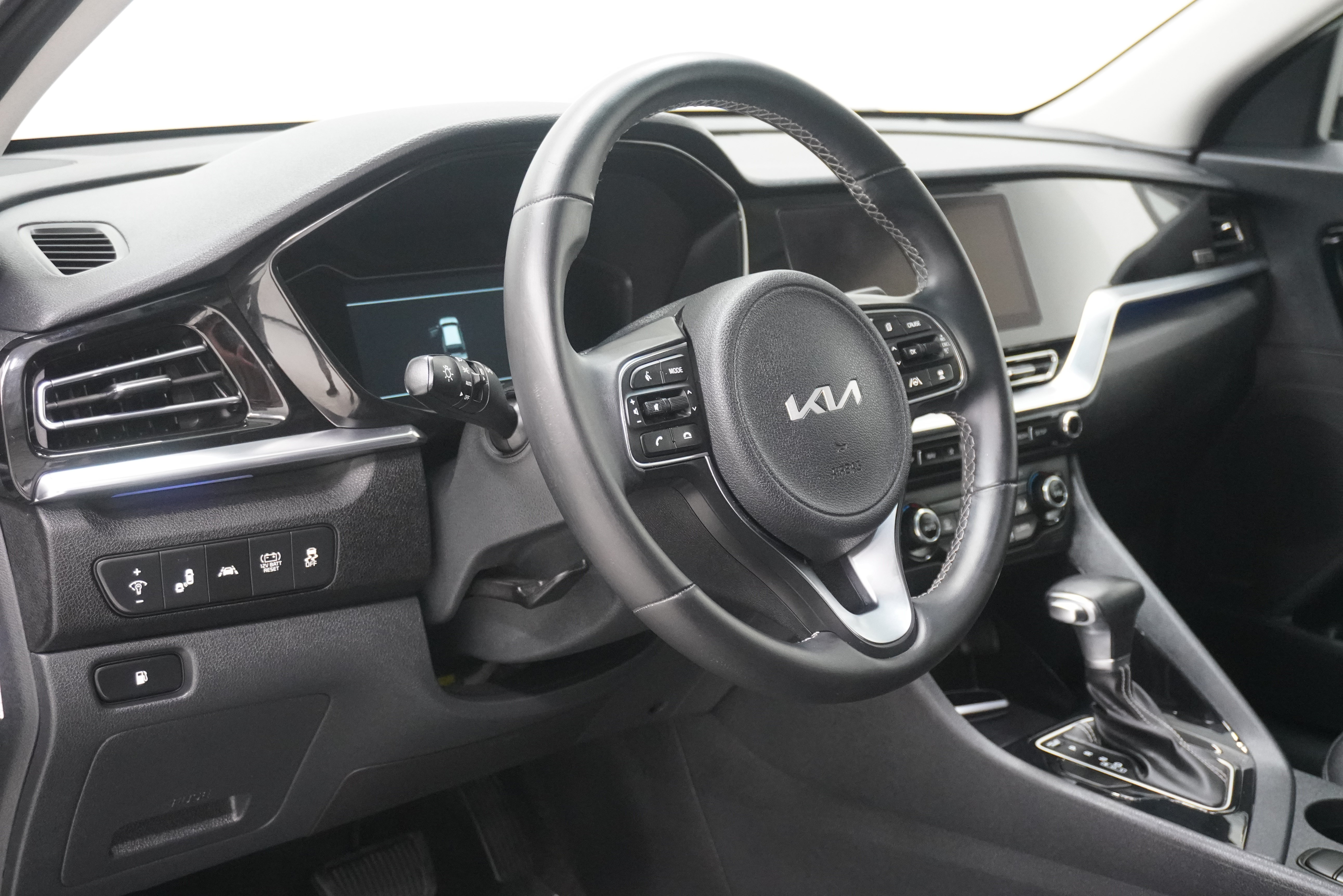 Used 2022 Kia Niro Touring Special Edition FWD image 10