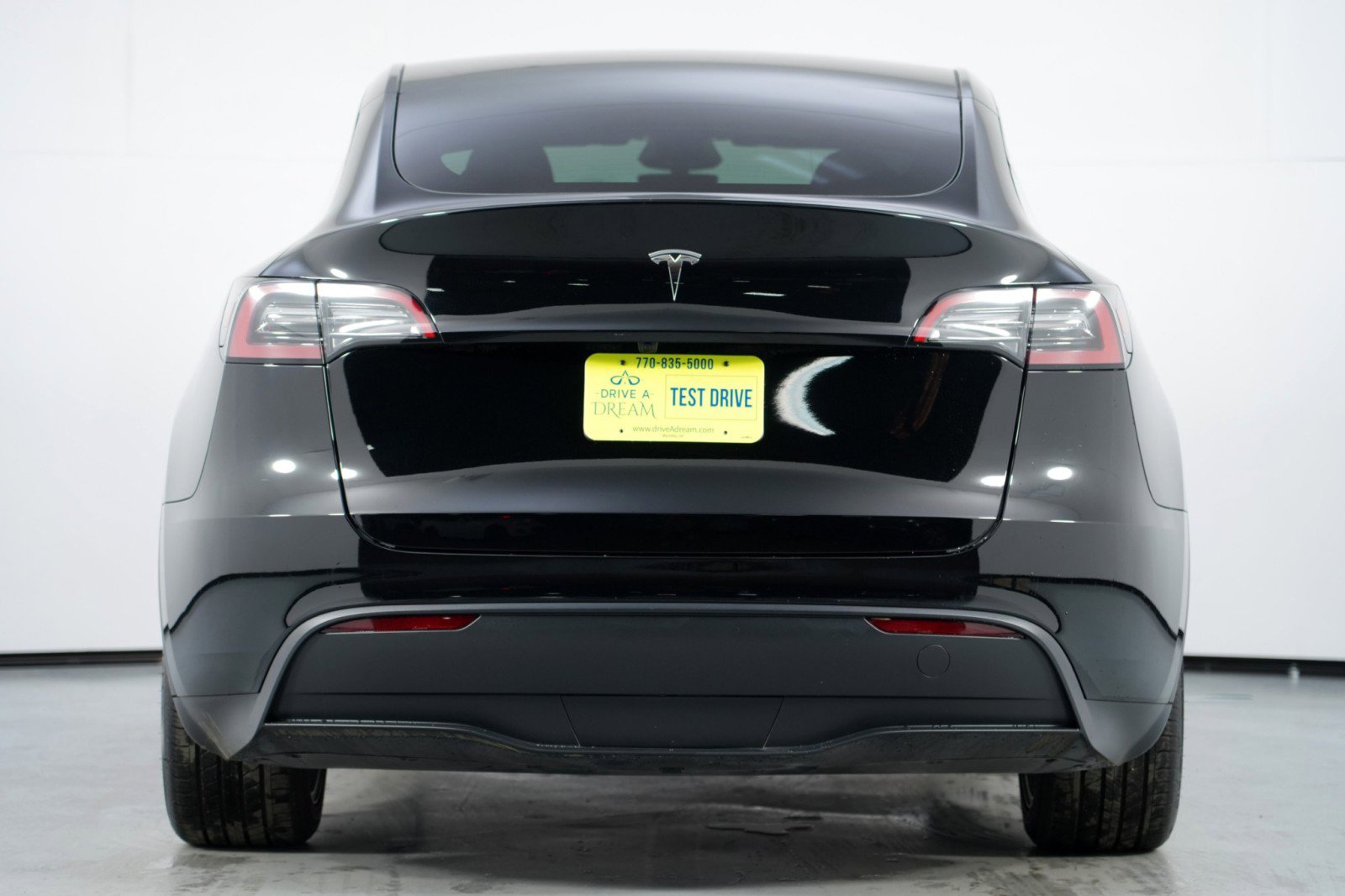 Used 2024 Tesla Model Y 2WD image 11