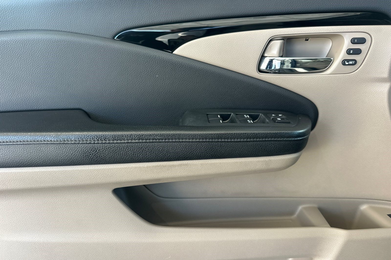 Used 2016 Honda Pilot Touring image 12