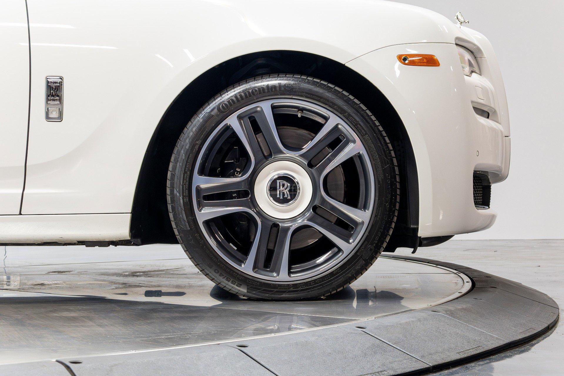 Used 2016 Rolls-Royce Ghost image 24