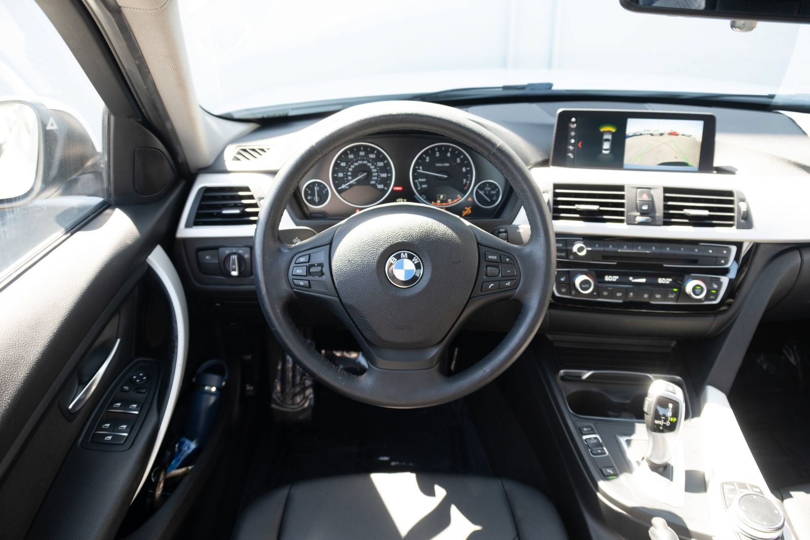 Used 2018 BMW 320i xDrive Sedan w/ Convenience Package AWD/4WD image 2