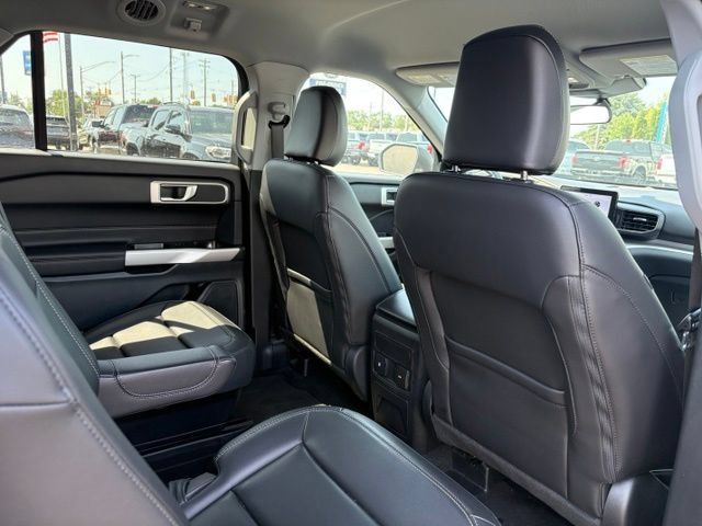 Used 2024 Ford Explorer XLT w/ Equipment Group 202A AWD/4WD image 14