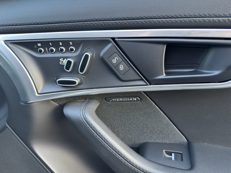 Used 2018 Jaguar F-TYPE Coupe RWD image 30