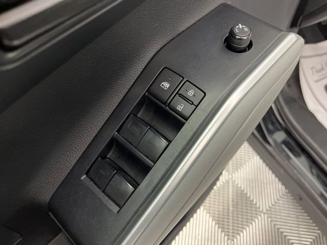 Used 2023 Toyota Highlander L image 35