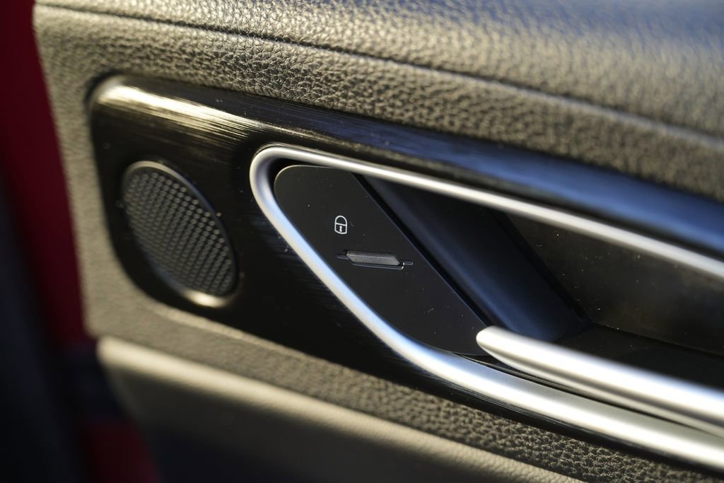 Used 2018 Alfa Romeo Giulia image 36