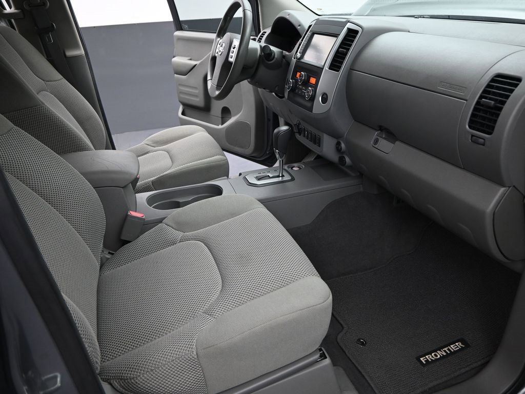 Used 2021 Nissan Frontier SV image 25