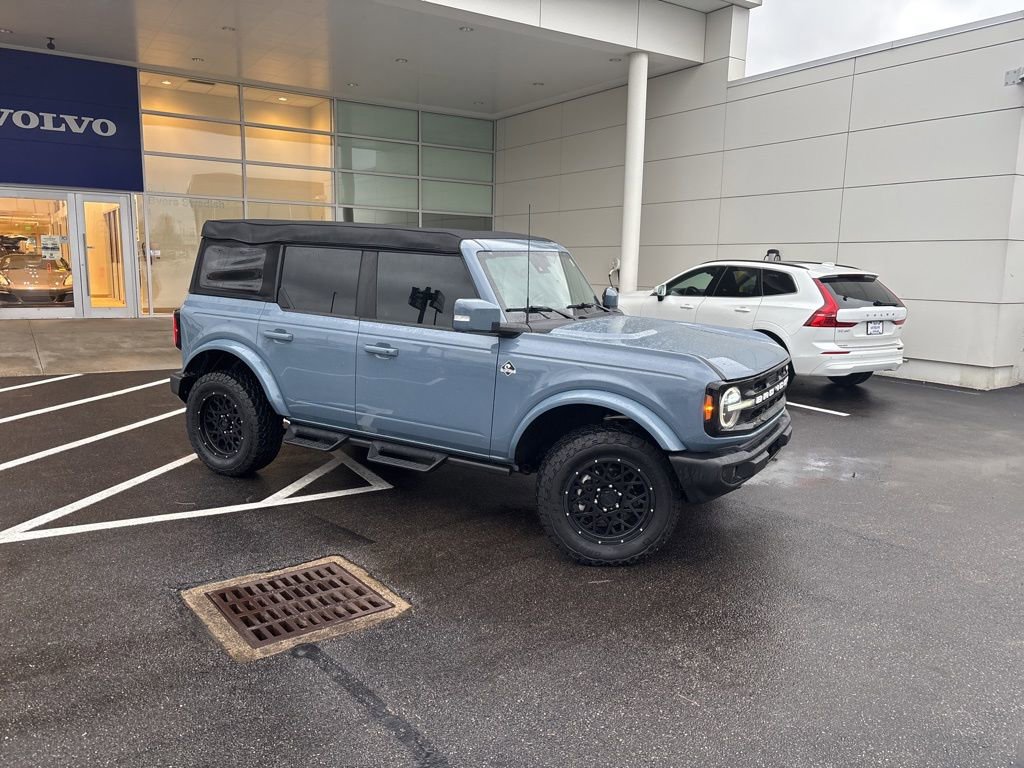 Used 2023 Ford Bronco Outer Banks image 2