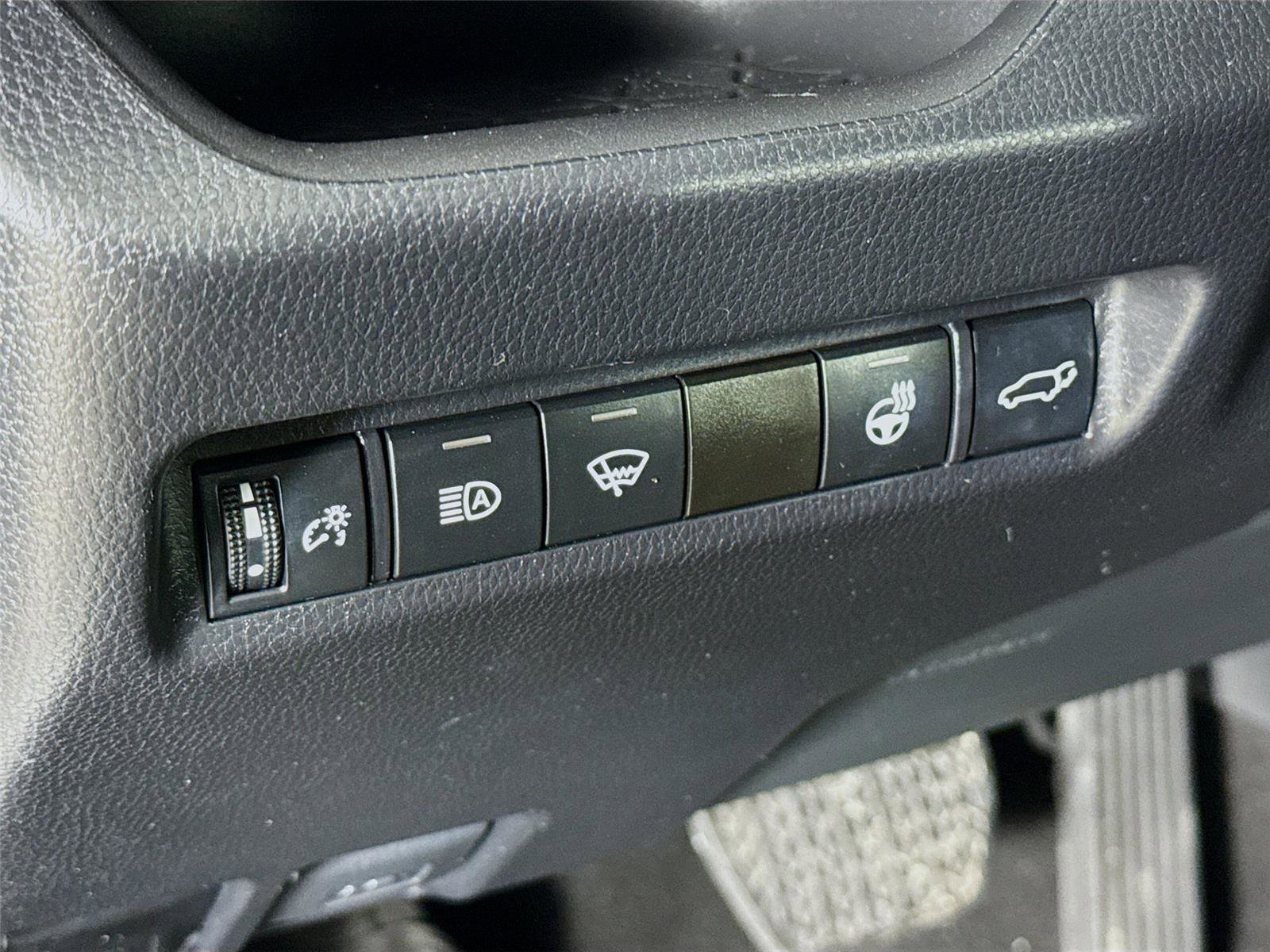 Used 2022 Toyota RAV4 XLE w/ Convenience Package image 12