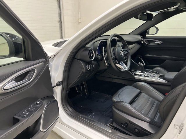 Used 2023 Alfa Romeo Giulia Veloce image 13