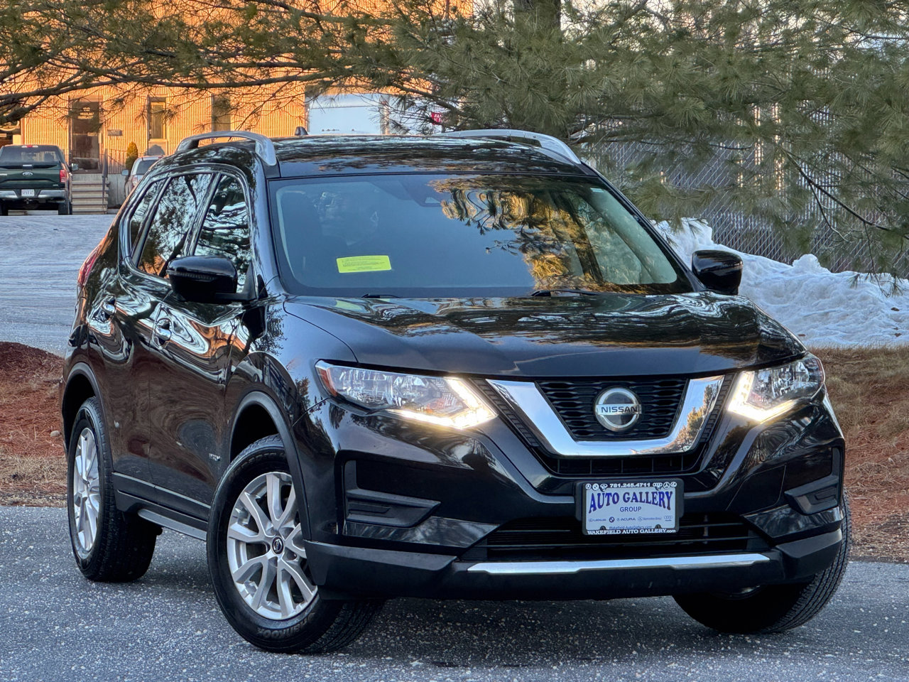 Used 2019 Nissan Rogue SV w/ Premium Package image 1