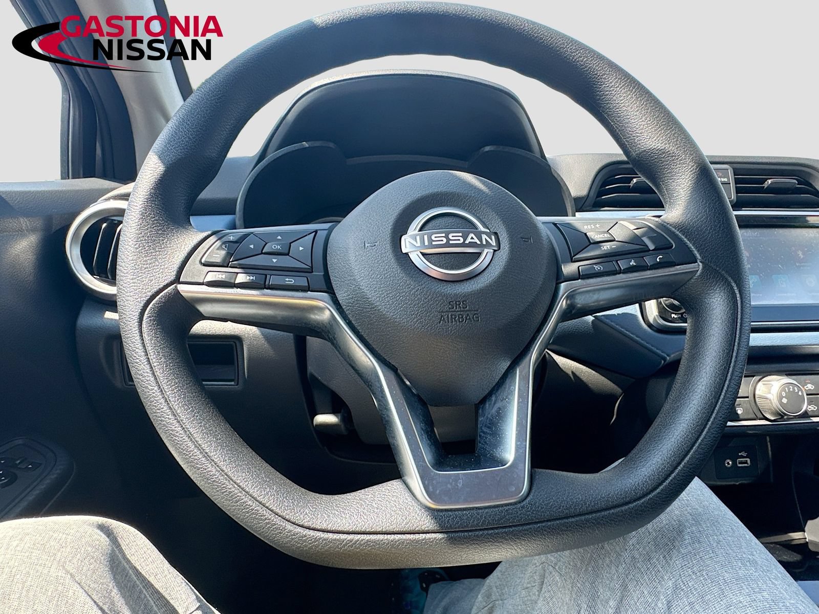 Used 2025 Nissan Versa SV FWD image 14