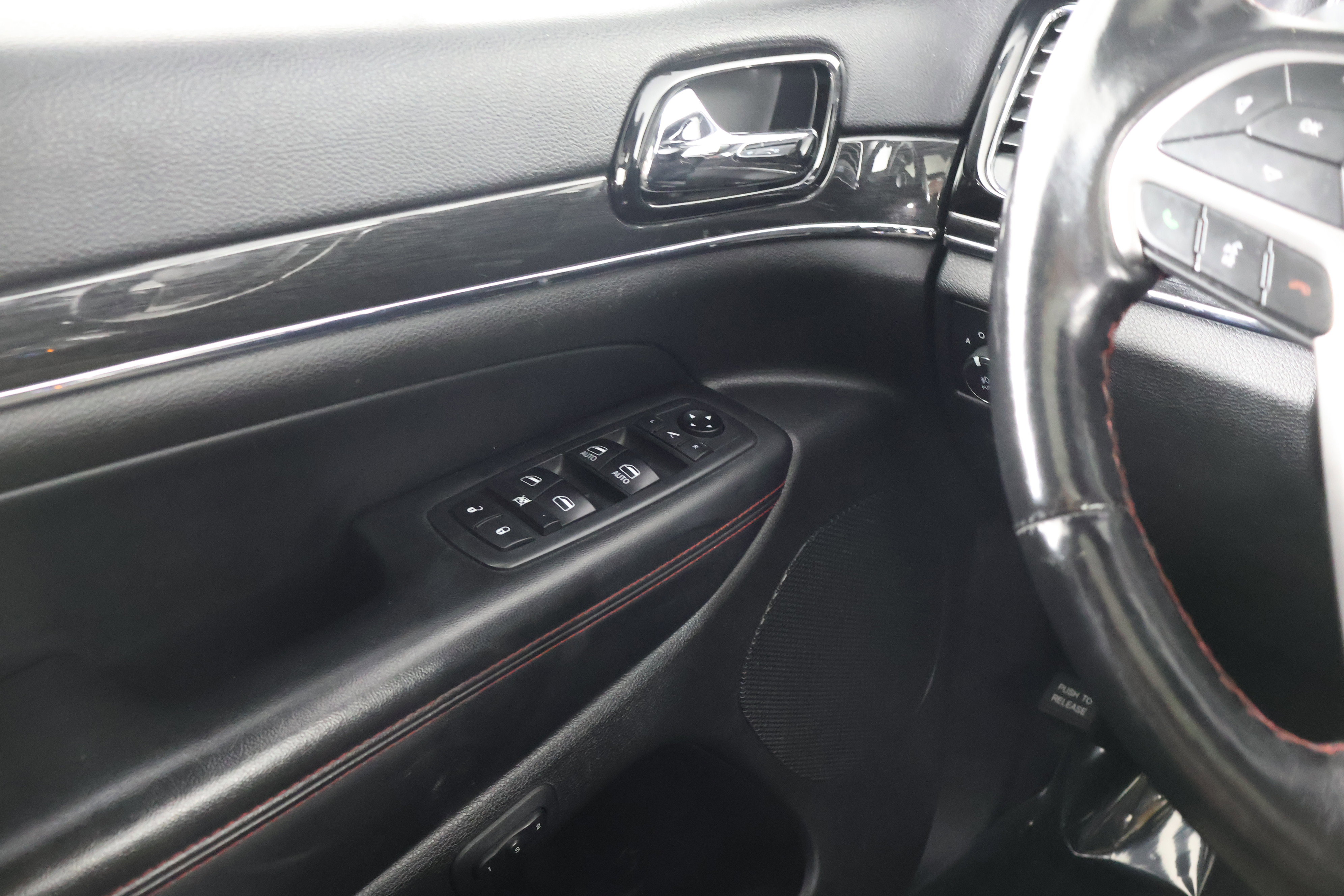 Used 2020 Jeep Grand Cherokee Trailhawk w/ Trailhawk Luxury Group image 33