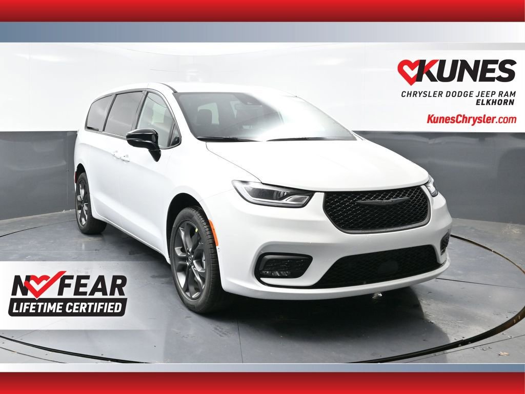 New 2026 Chrysler Pacifica Select image 1