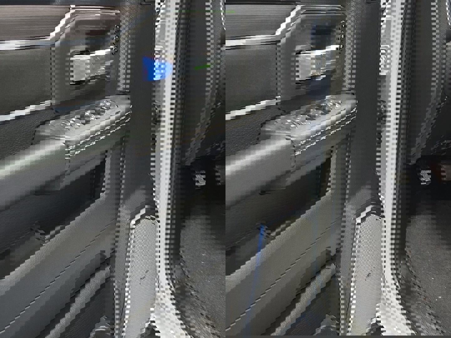 New 2025 RAM 2500 Laramie image 8