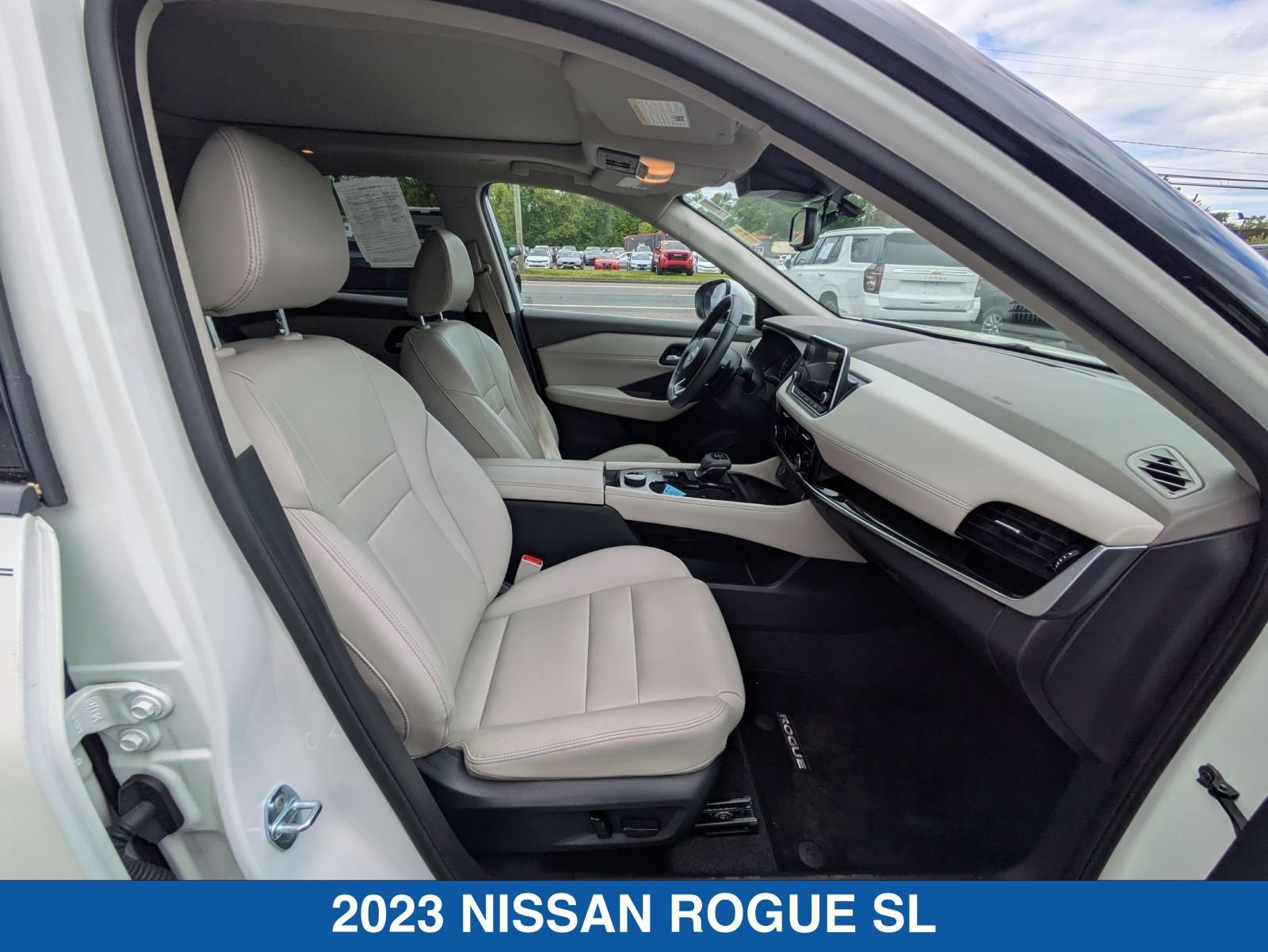 Used 2023 Nissan Rogue SL AWD/4WD image 36