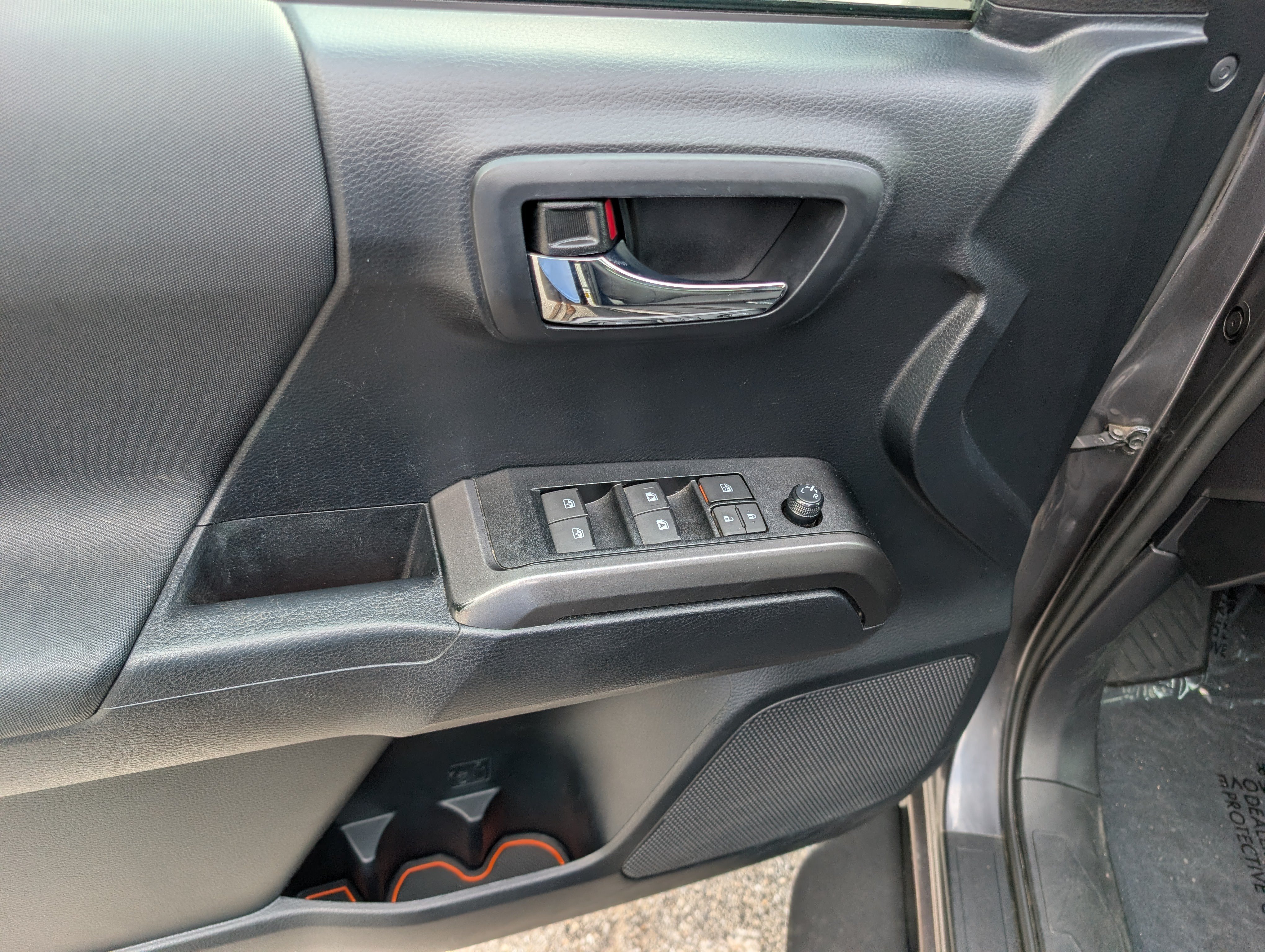 Used 2019 Toyota Tacoma TRD Sport w/ Technology Package AWD/4WD image 19