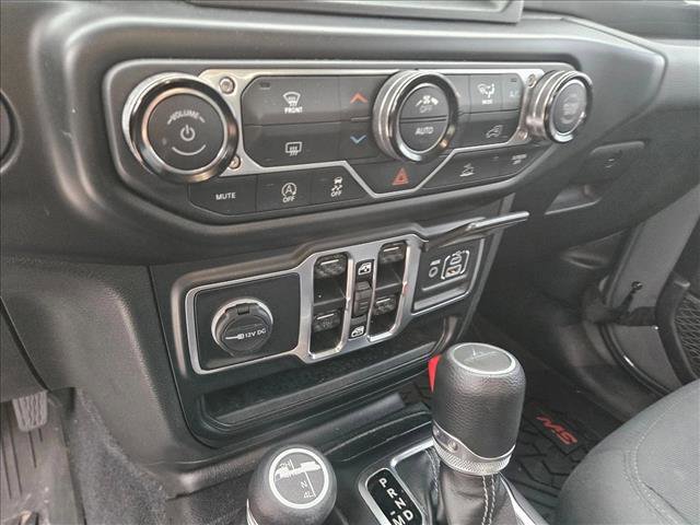 Used 2022 Jeep Gladiator Overland w/ Trailer Tow Package AWD/4WD image 18
