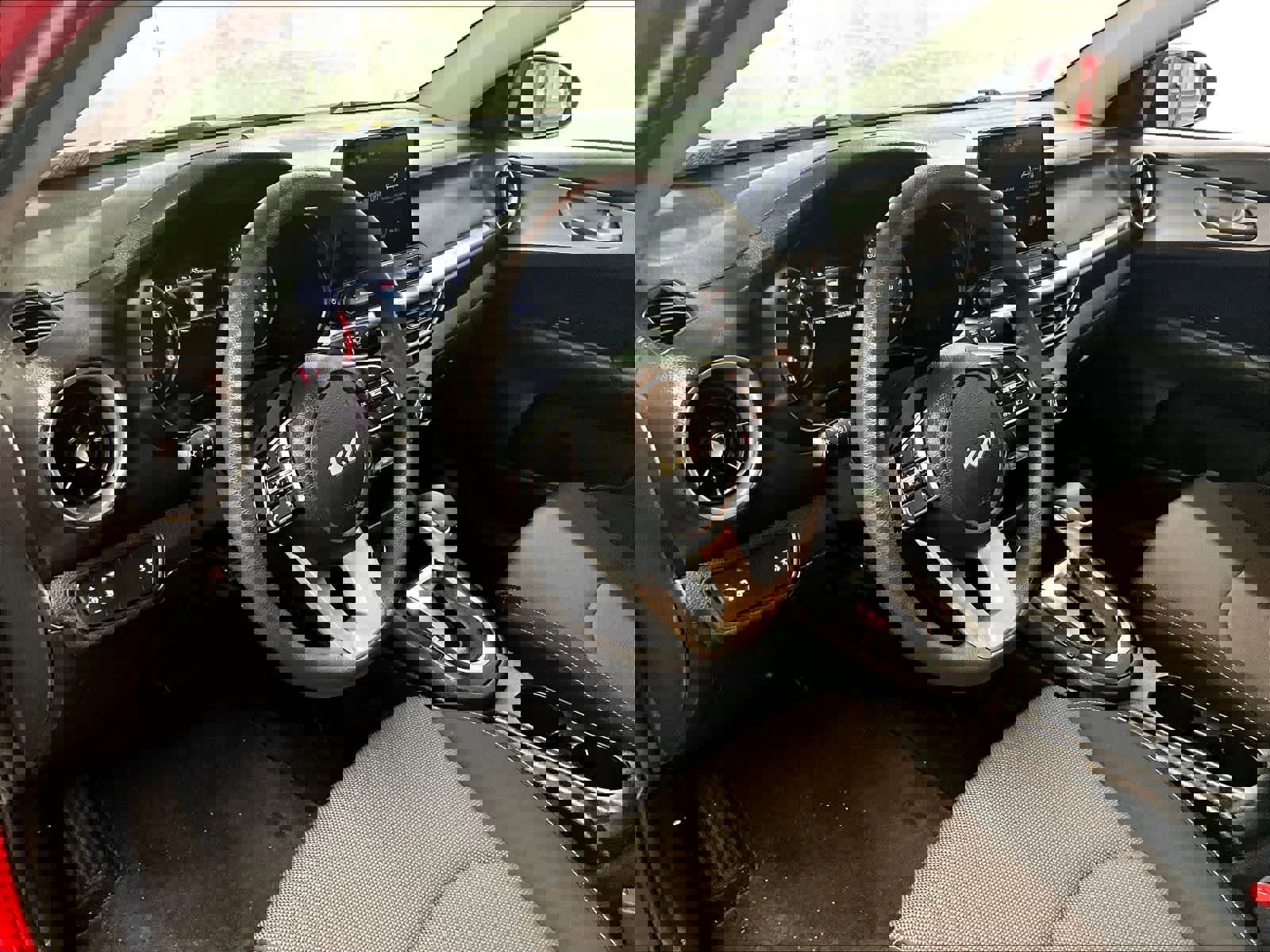 Used 2022 Kia Forte LXS w/ LXS Technology Package image 8