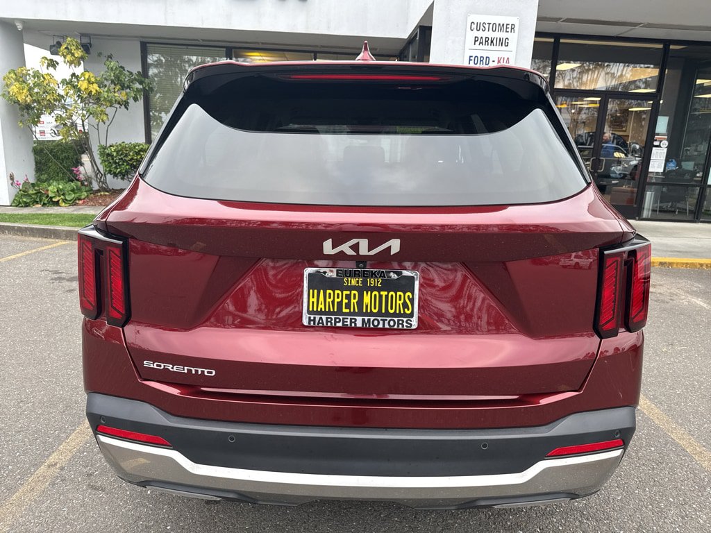 Used 2025 Kia Sorento S FWD image 4
