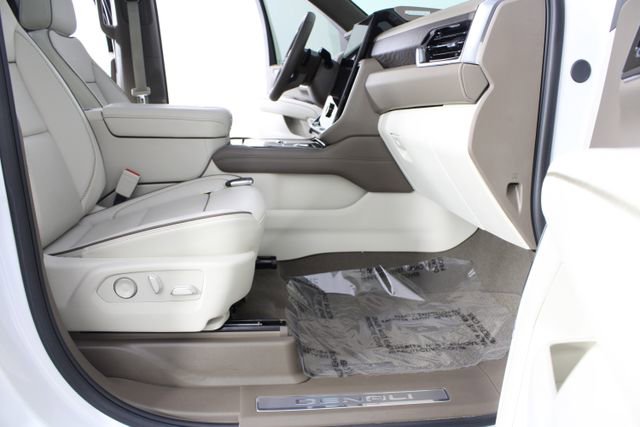 Used 2025 GMC Yukon Denali w/ Denali Reserve Package image 29
