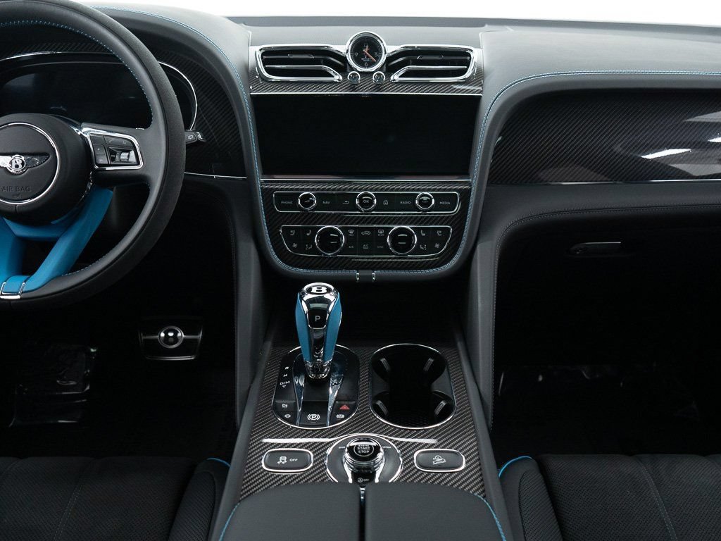 Certified 2025 Bentley Bentayga AWD/4WD image 32