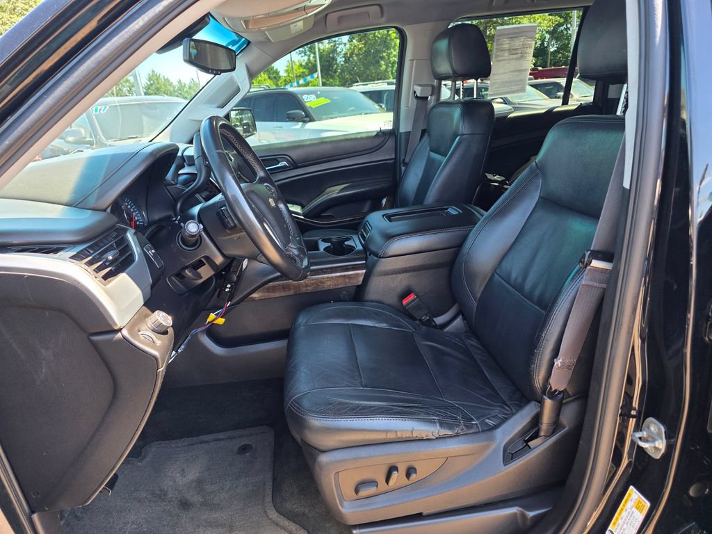 Used 2015 Chevrolet Suburban LS RWD image 4
