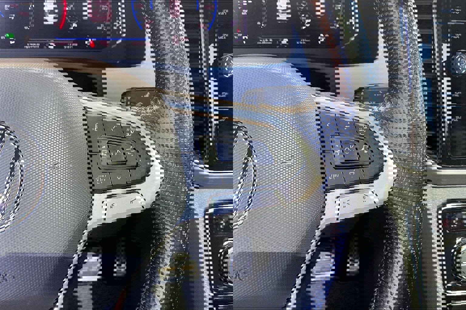 Certified 2021 Volkswagen Atlas Cross Sport SEL Premium R-Line image 19