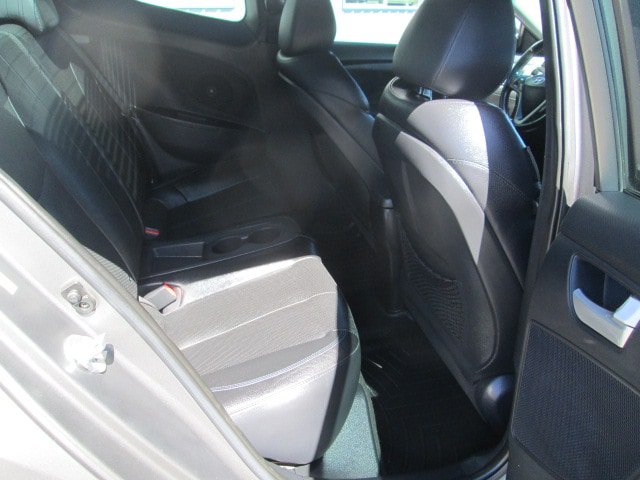 Used 2014 Hyundai Veloster Turbo FWD image 10