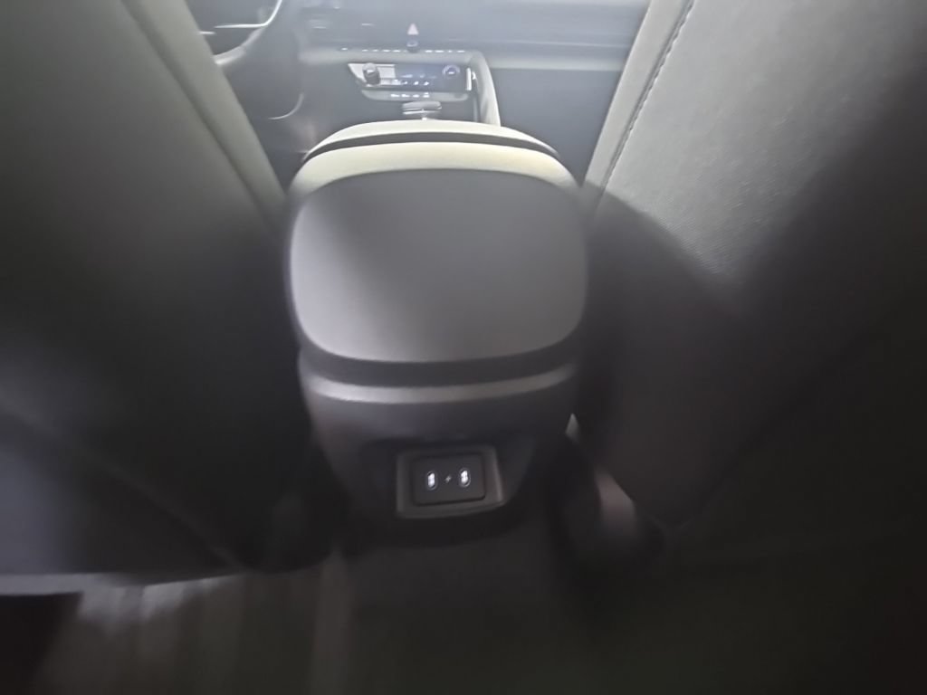 New 2025 Hyundai Elantra SEL FWD image 30