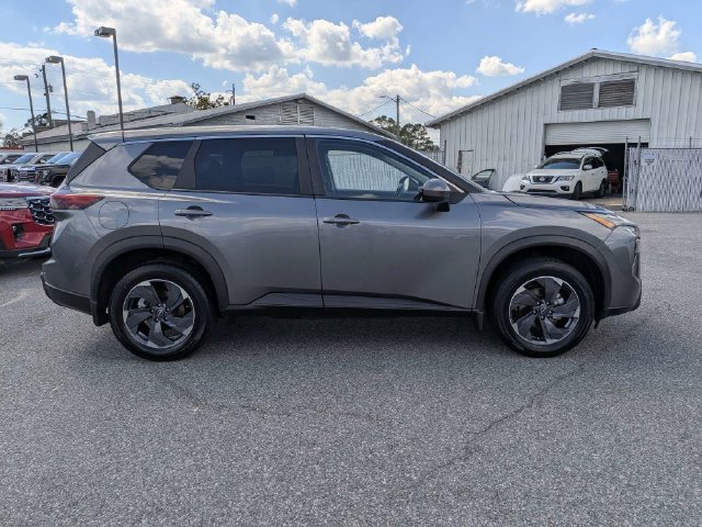 Used 2025 Nissan Rogue SV FWD image 3