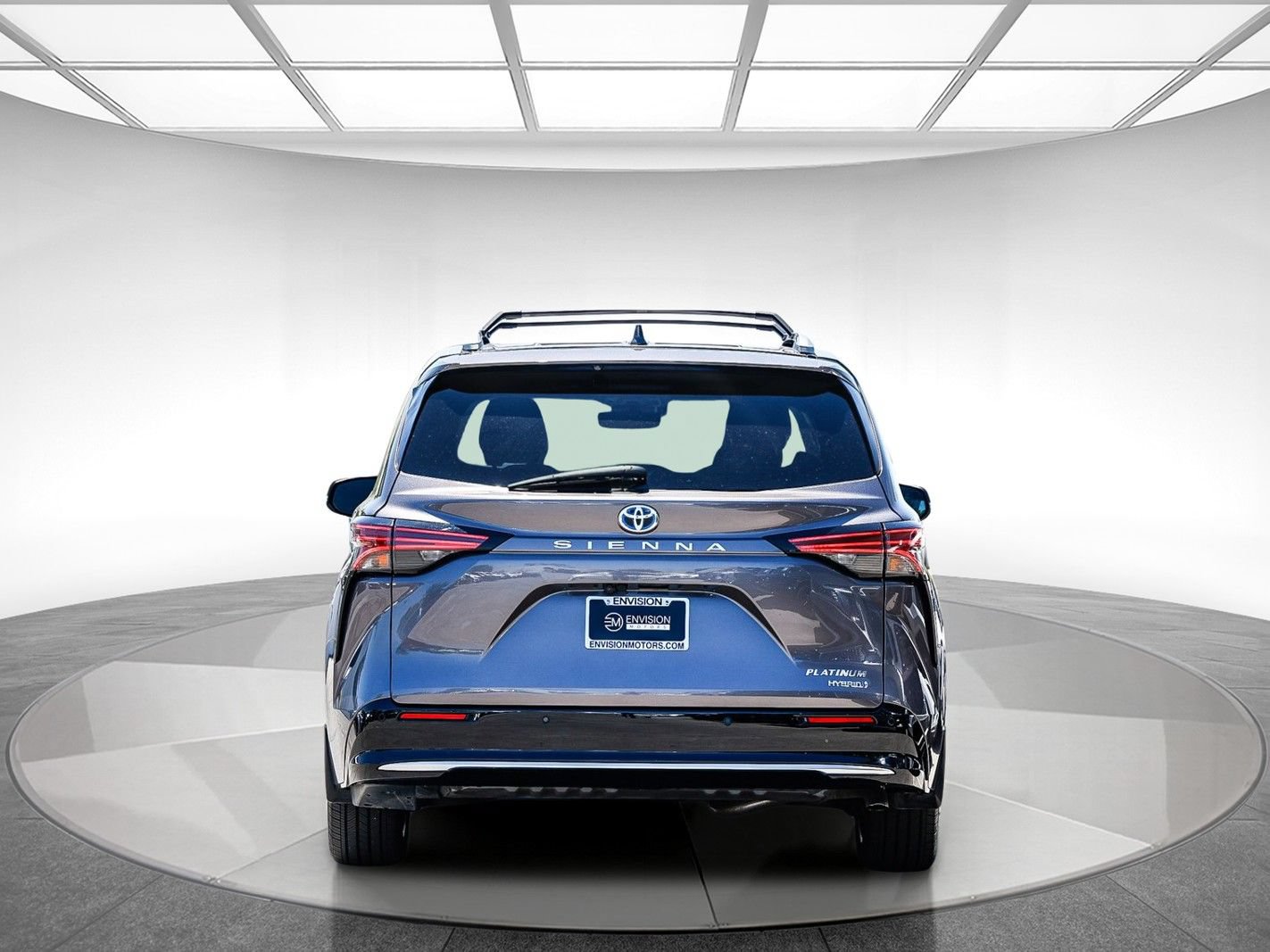 Used 2024 Toyota Sienna Platinum FWD image 3