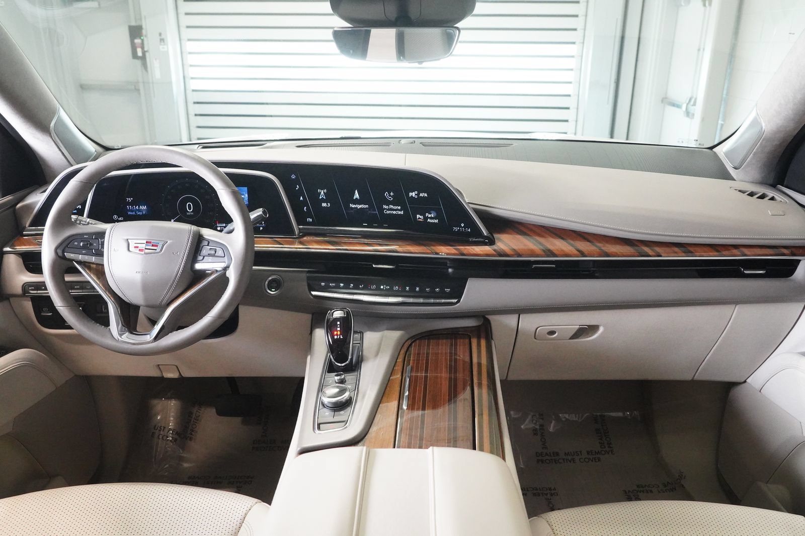 Used 2021 Cadillac Escalade Premium Luxury Platinum w/ Heavy-Duty Trailer Package AWD/4WD image 16